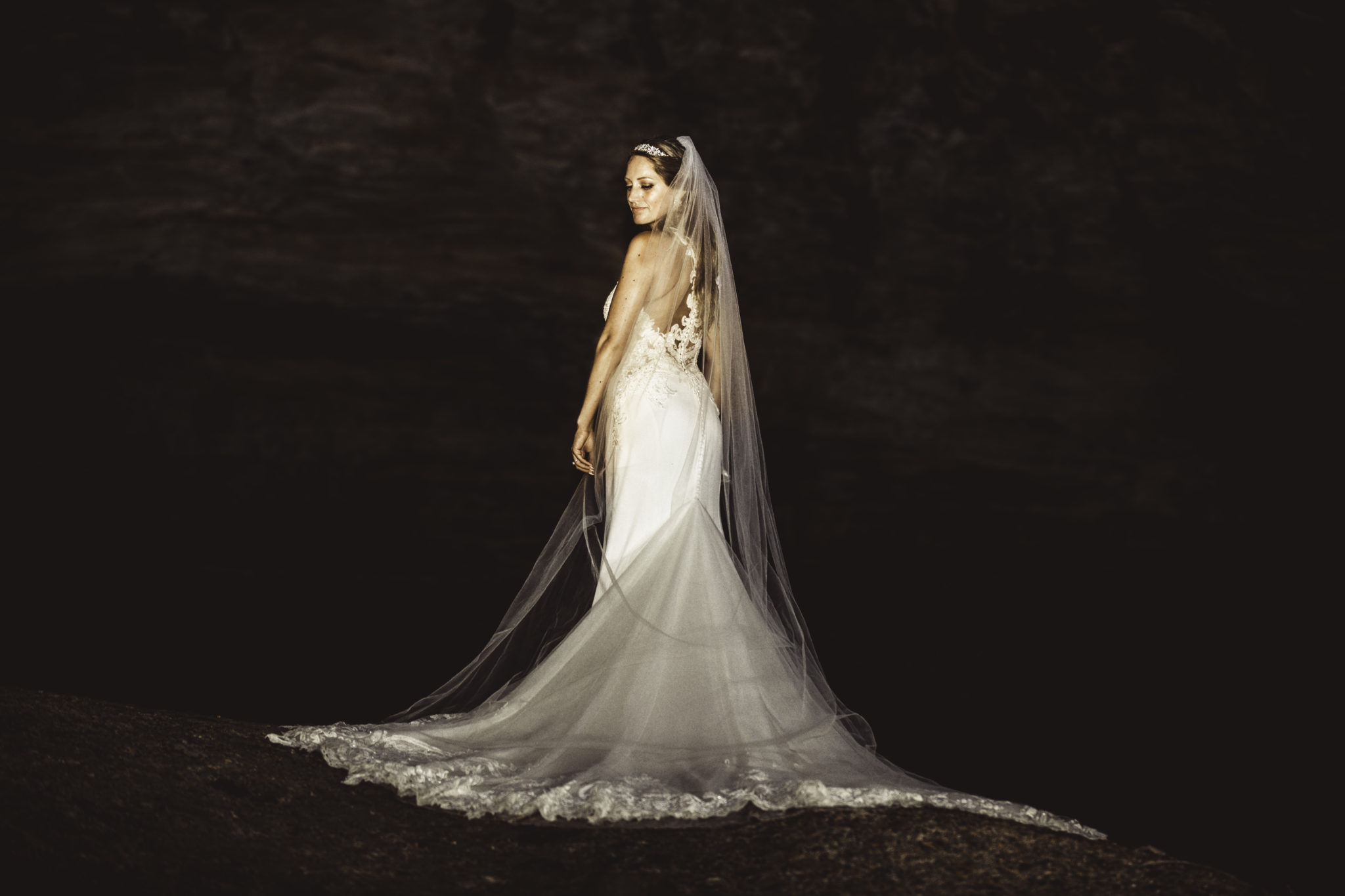 Bride's Wedding Dress @Starved Rock Cliffs